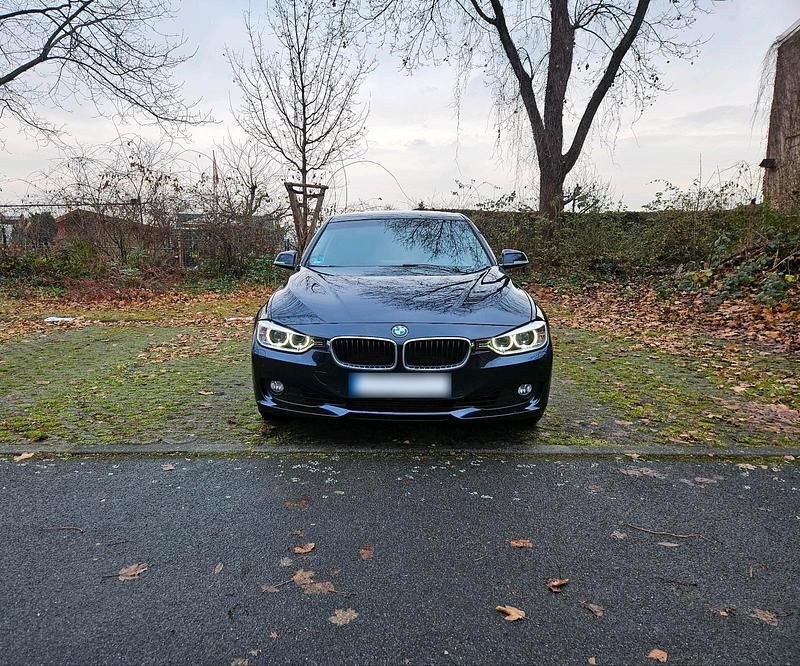 Gebraucht BMW 320 184 PS (135 kW) 2013 Blau Limousine