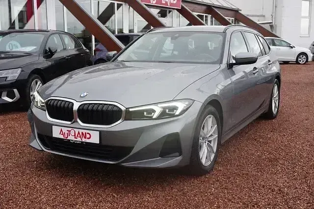 Gebraucht BMW 318 Sport Line 156 PS (114 kW) 2023 Grau metallic Kombi