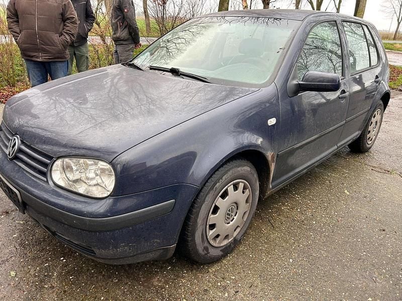 Blau Gebraucht 2000 VW Golf IV Kleinwagen | 350 € (Superpreis) - Bild 1/4