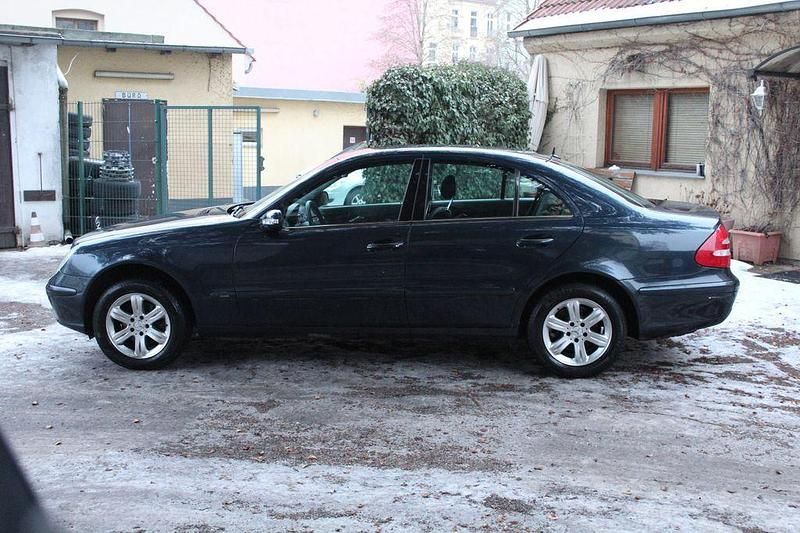 Gebraucht Mercedes E240 177 PS (130 kW) 2003 Schwarz Limousine