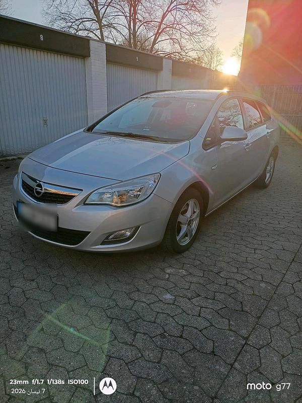 Gebraucht Opel Astra 110 PS (80 kW) 2011 Silber Kombi