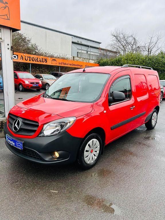 Gebraucht Mercedes Citan 111 110 PS (80 kW) 2018 Rot Van / Kleinbus