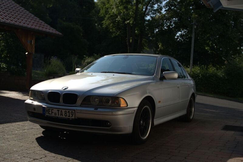 Silber Gebraucht 2002 BMW 520 Limousine | 4.000 € (Guter Preis) - Bild 1/4
