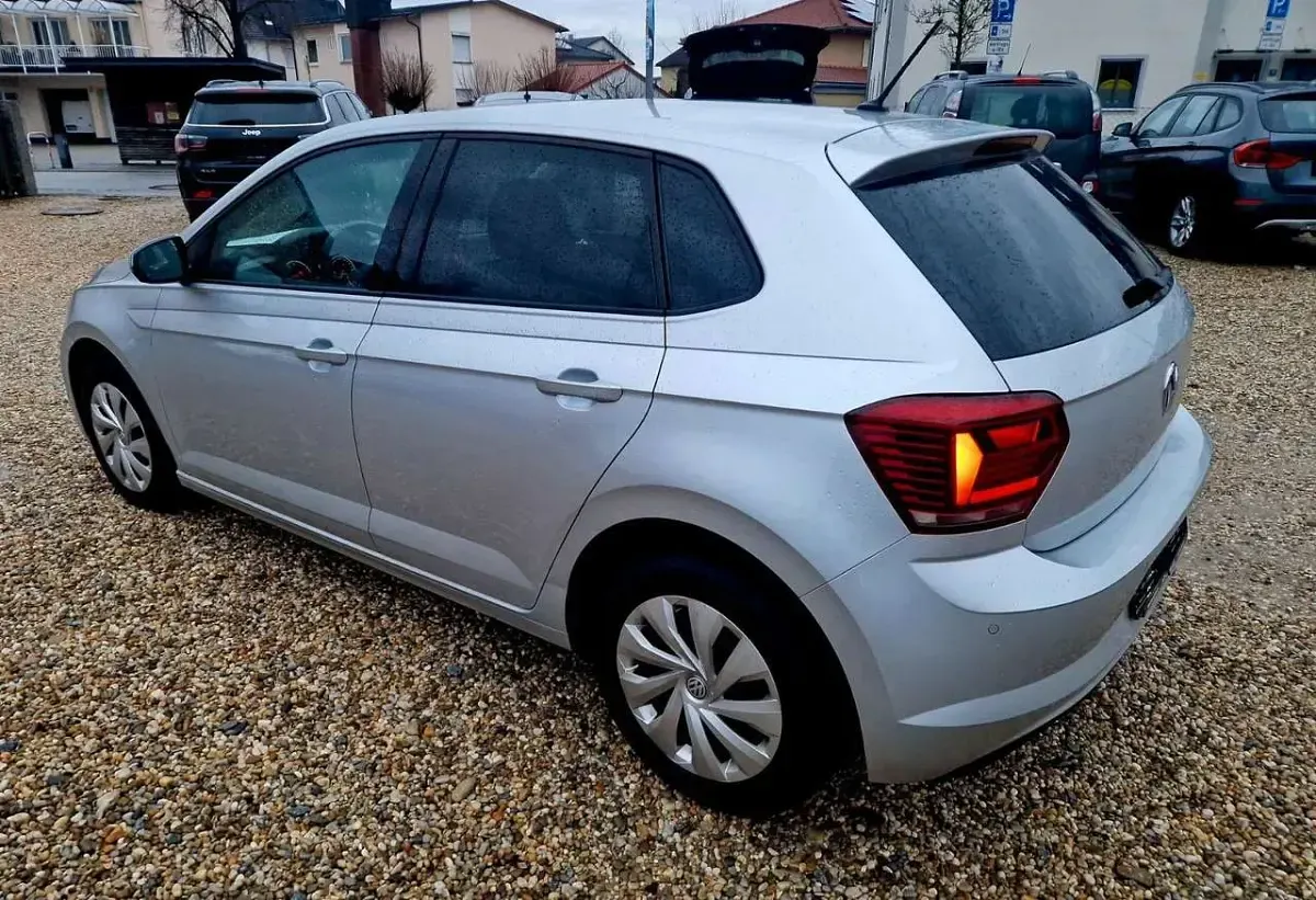 Usata VW Polo Comfortline 75 CV (55 kW) 2018 Argento Utilitaria