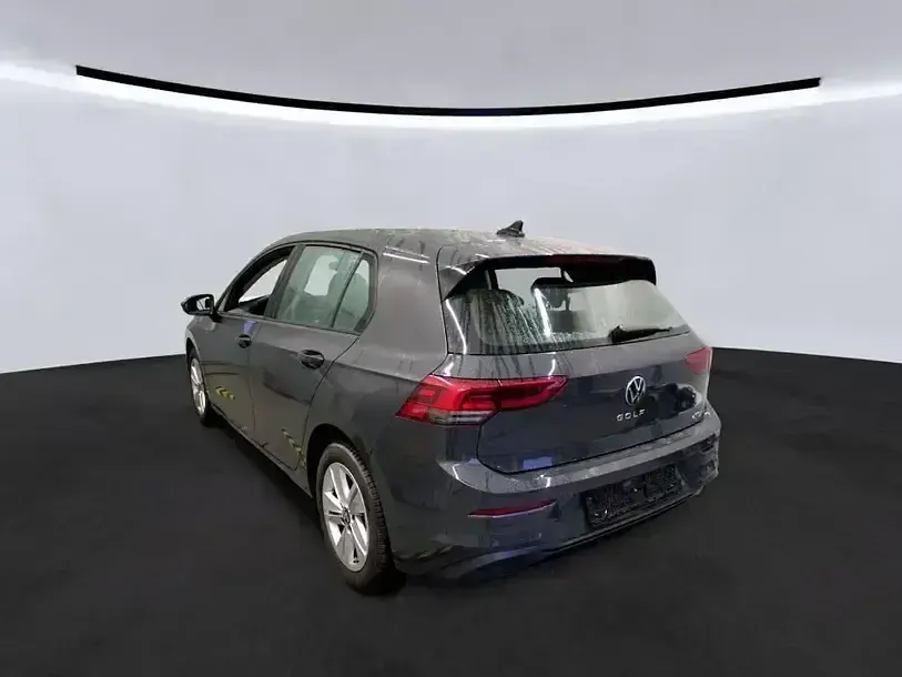 Gebraucht VW Golf VIII Life 110 PS (80 kW) 2023 Uranograu Limousine