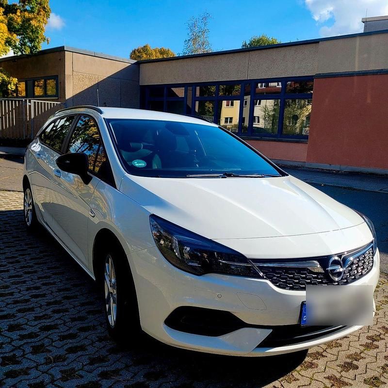 Weiß Gebraucht 2022 Opel Astra Edition Kombi | 12.390 € (Superpreis) - Bild 1/4