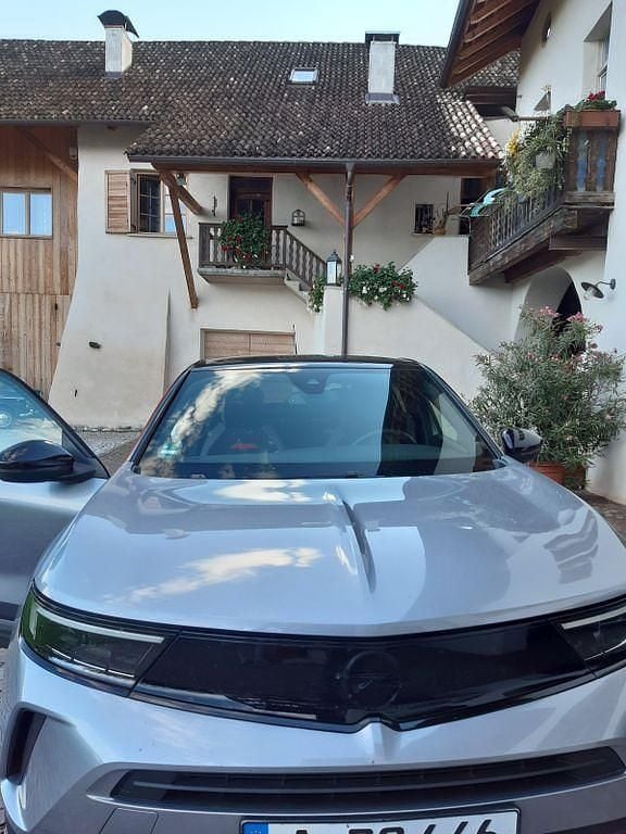 Grau Gebraucht 2023 Opel Mokka GS Line SUV | 20.700 € (Guter Preis) - Bild 1/3