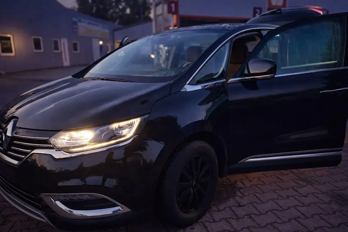 Używany Renault Espace Life 131 KM (96 kW) 2016 Czarny Minivan