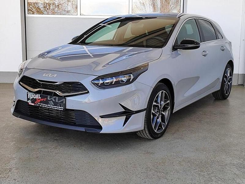 Gebraucht Kia Ceed 140 PS (102 kW) 2024 Wolf gray Kleinwagen