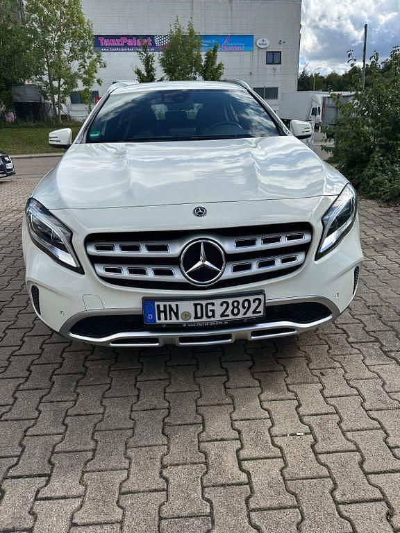 Weiß Gebraucht 2017 Mercedes GLA200 SUV | 17.700 € (Superpreis) - Bild 1/4