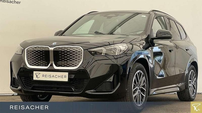 Saphirschwarz Gebraucht 2025 BMW iX1 M Sport SUV | 54.495 € (Teuer) - Bild 1/4