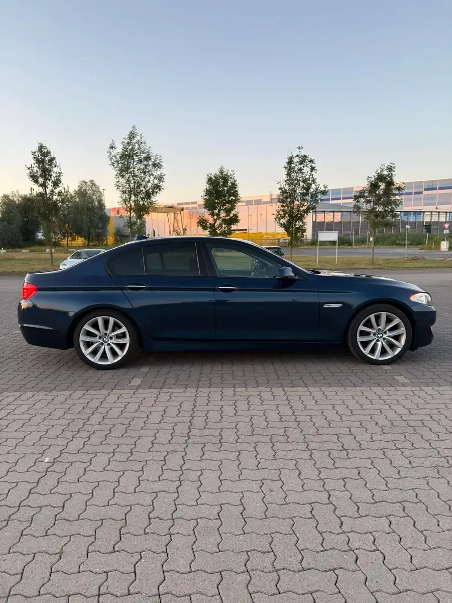 Gebraucht BMW 530 245 PS (180 kW) 2011 Blau Limousine
