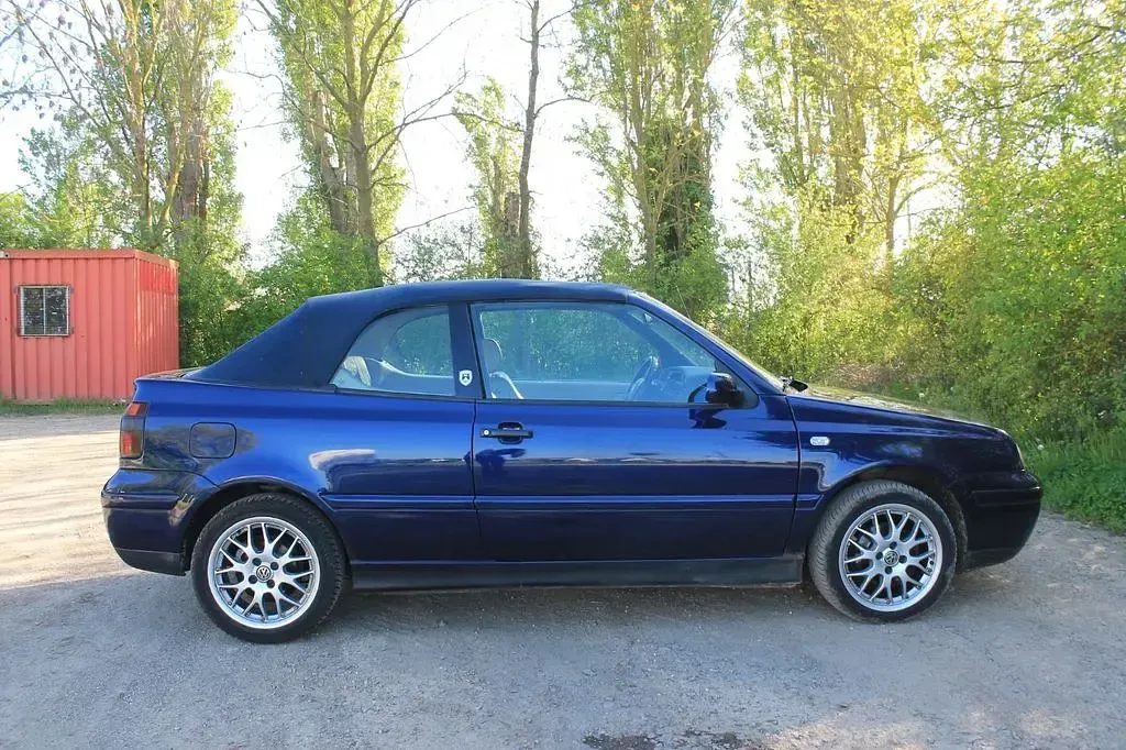 Używany VW Golf Highline 116 KM (85 kW) 2001 Niebieski Kabriolet