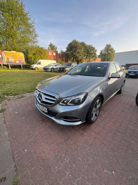 Silber Gebraucht 2014 Mercedes E250 Avantgarde Limousine | 17.000 € (Fairer Preis) - Bild 1/4