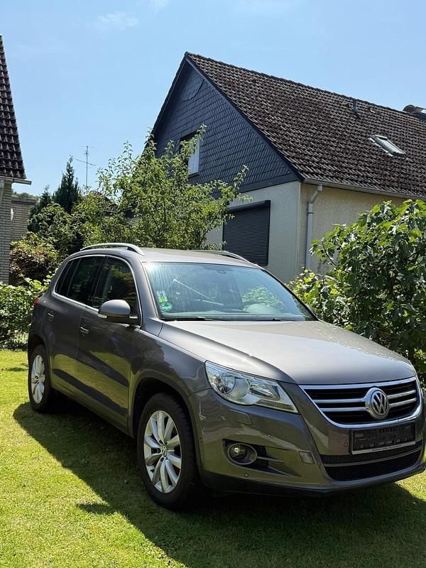 Grau Gebraucht 2010 VW Tiguan SUV | 5.300 € (Superpreis) - Bild 1/4