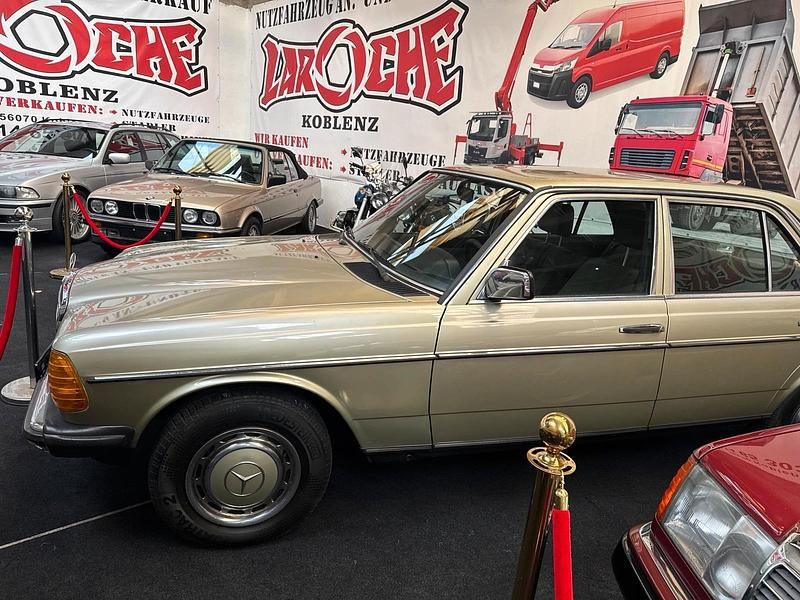 Gebraucht Mercedes 200 109 PS (80 kW) 1983 Grün Limousine