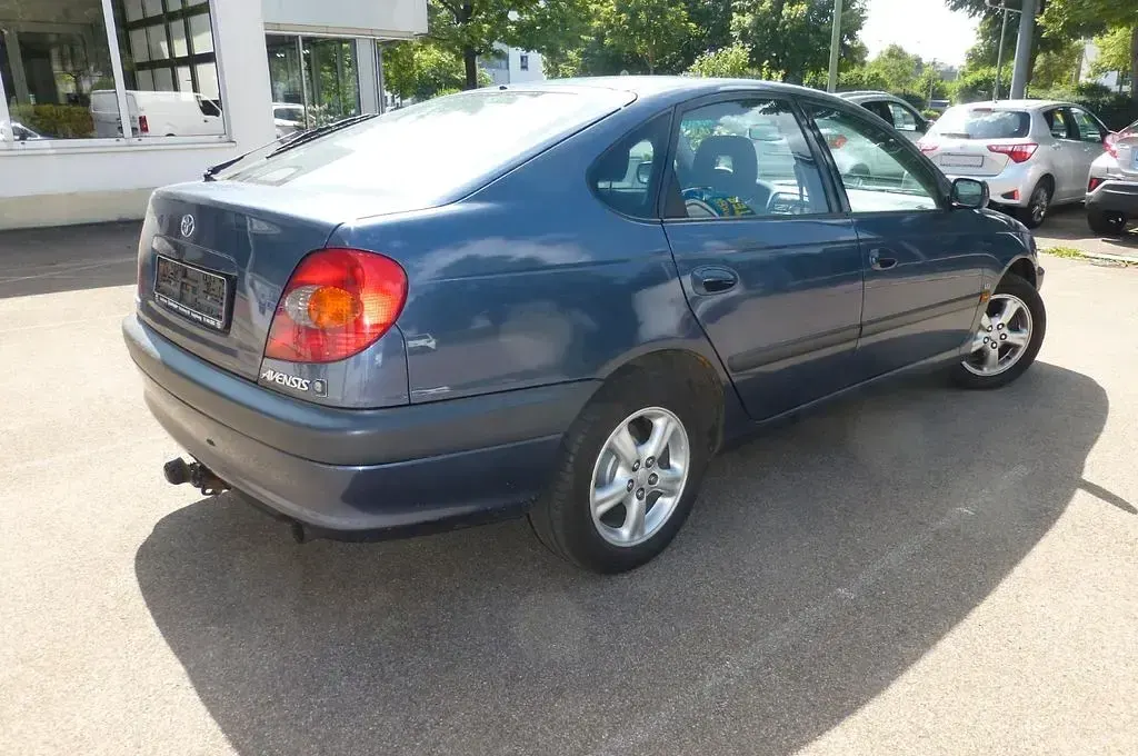 Gebraucht Toyota Avensis 110 PS (80 kW) 2000 Other Limousine