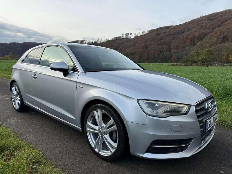 Silber Gebraucht 2015 Audi A3 S-Line Limousine | 12.750 € (Guter Preis) - Bild 1/4