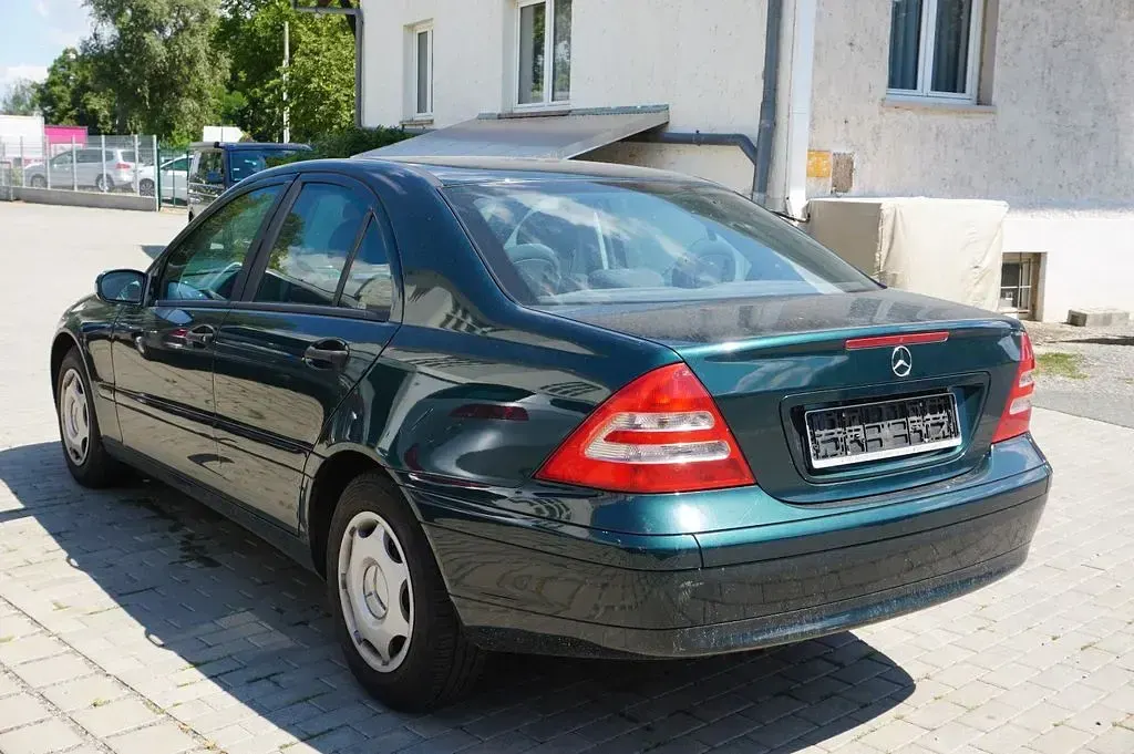 Gebraucht Mercedes C180 Classic 129 PS (94 kW) 2001 Grün Limousine