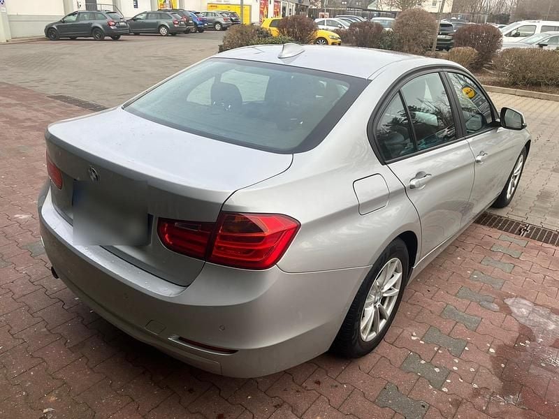 Gebraucht BMW 316 116 PS (85 kW) 2015 Silber Limousine