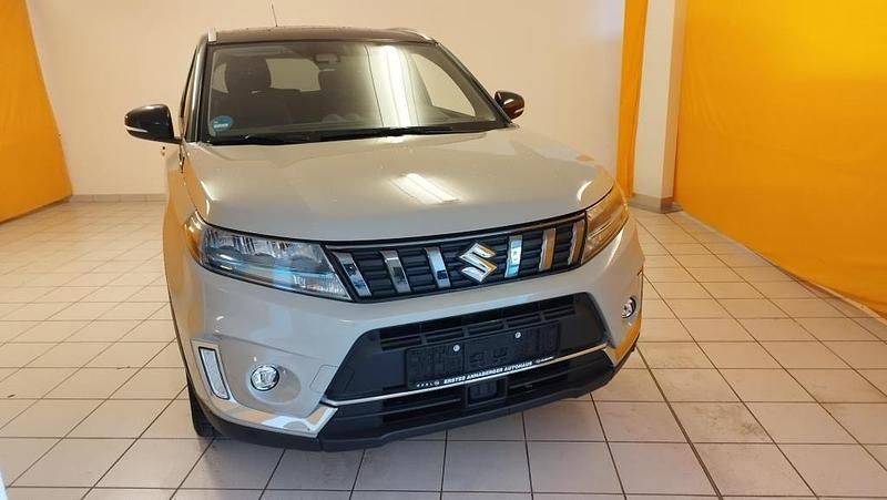 Gebraucht Suzuki Vitara 102 PS (75 kW) 2023 Beige SUV