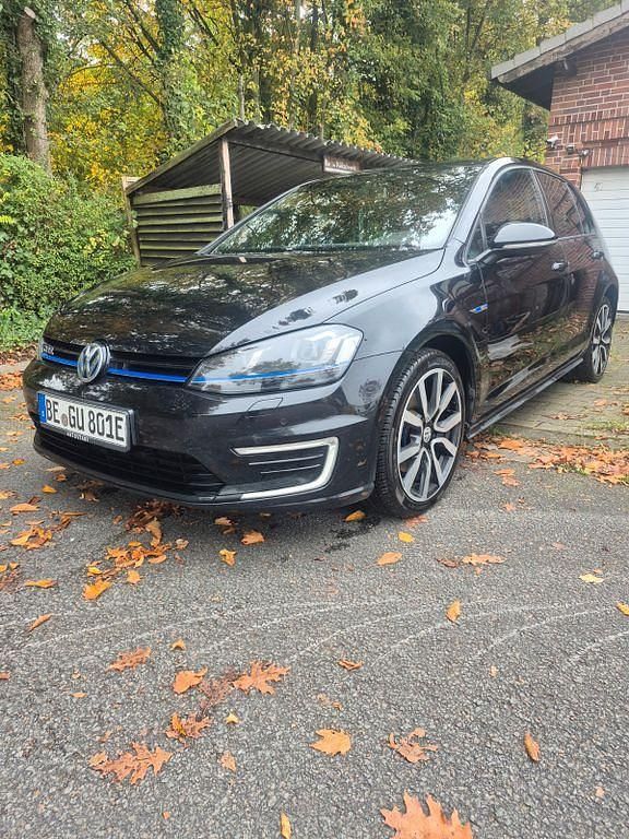 Schwarz Gebraucht 2015 VW Golf VII GTE Limousine | 9.900 € (Fairer Preis) - Bild 1/4