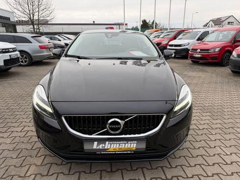 Gebraucht Volvo V40 Momentum 150 PS (110 kW) 2018 Schwarz Limousine