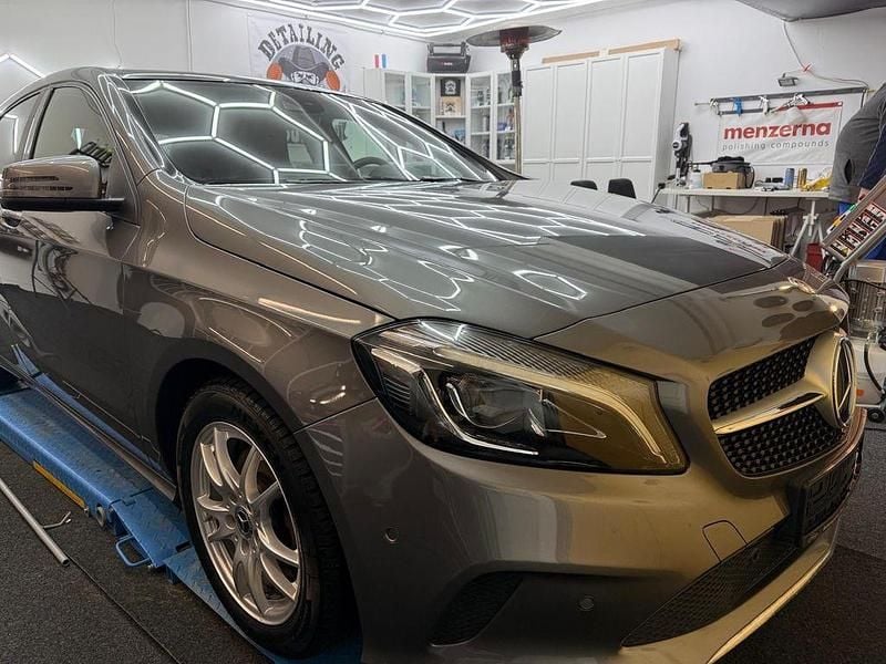 Grau Gebraucht 2017 Mercedes A200 Urban Limousine | 16.000 € (Fairer Preis) - Bild 1/4