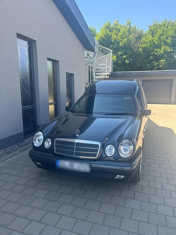 Używany Mercedes E280 204 KM (150 kW) 1999