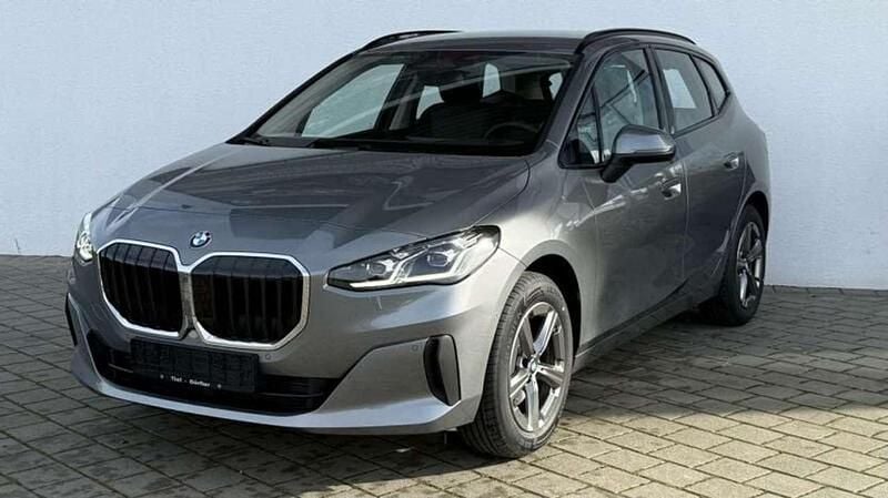 Skyscraper grau metallic Neu 2025 BMW 218 Limousine | 33.379 € - Bild 1/4