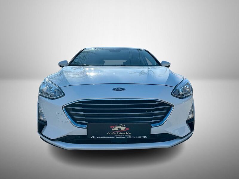 Weiß Gebraucht 2019 Ford Focus Cool & Connect Limousine | 12.999 € (Fairer Preis) - Bild 1/4