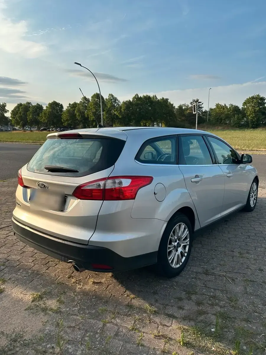 Gebraucht Ford Focus Titanium 140 PS (102 kW) 2012 Silber Kombi