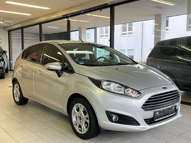 Gebraucht Ford Fiesta Titanium 101 PS (74 kW) 2013 Silber Kleinwagen
