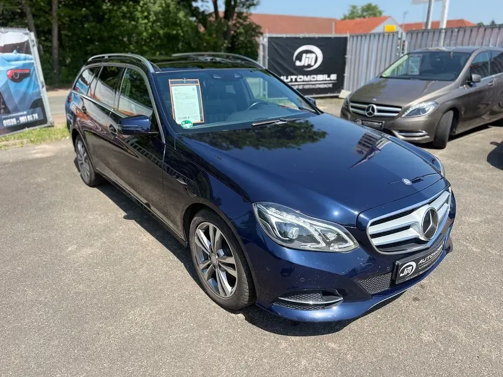 Gebraucht Mercedes E300 204 PS (150 kW) 2013 Blau Limousine