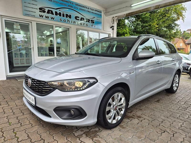 Silber Gebraucht 2018 Fiat Tipo Lounge Limousine | 10.950 € (Etwas zu teuer) - Bild 1/4