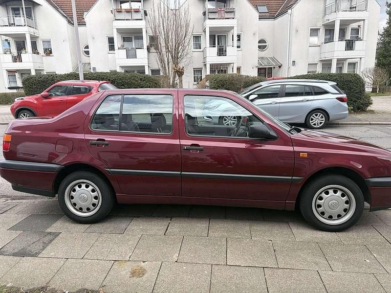 Gebraucht VW Vento 75 PS (55 kW) 1995 Rot Limousine