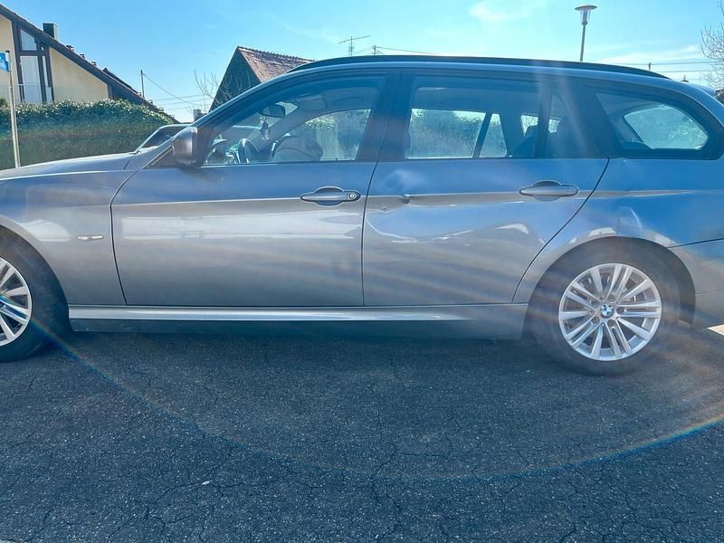 Second-hand BMW 318 143 CP (105 kW) 2010 Gri Break