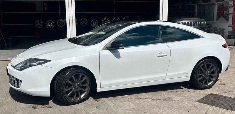 Weiß Gebraucht 2011 Renault Laguna III Coupé | 6.999 € (Fairer Preis) - Bild 1/4