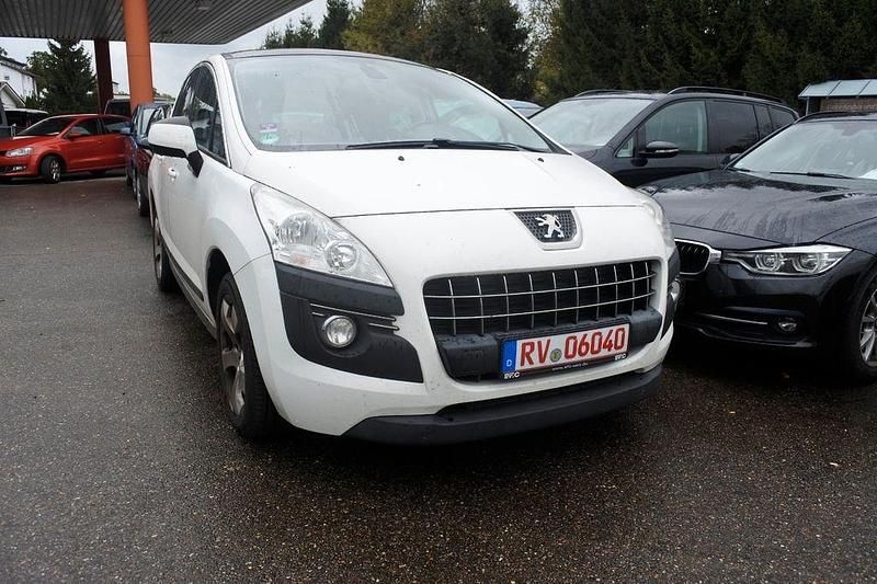 Weiß Gebraucht 2012 Peugeot 3008 Active Van / Kleinbus | 2.999 € (Guter Preis) - Bild 1/4