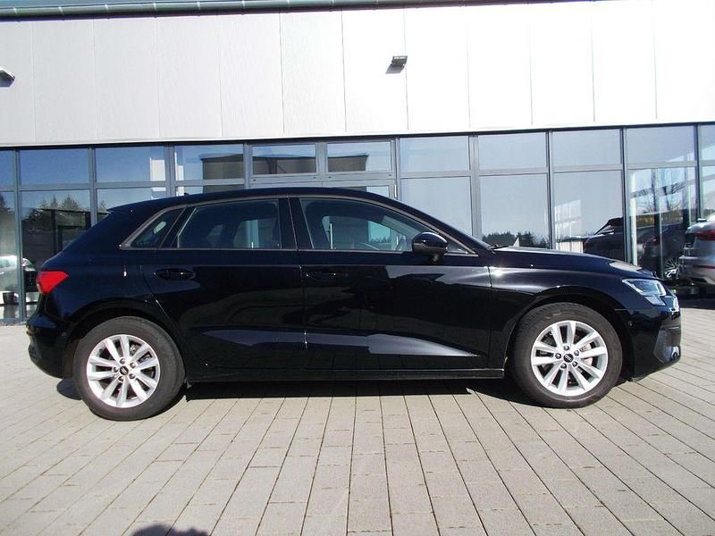 Używany Audi A3 110 KM (80 kW) 2022 Czarny Sedan/Limuzyna