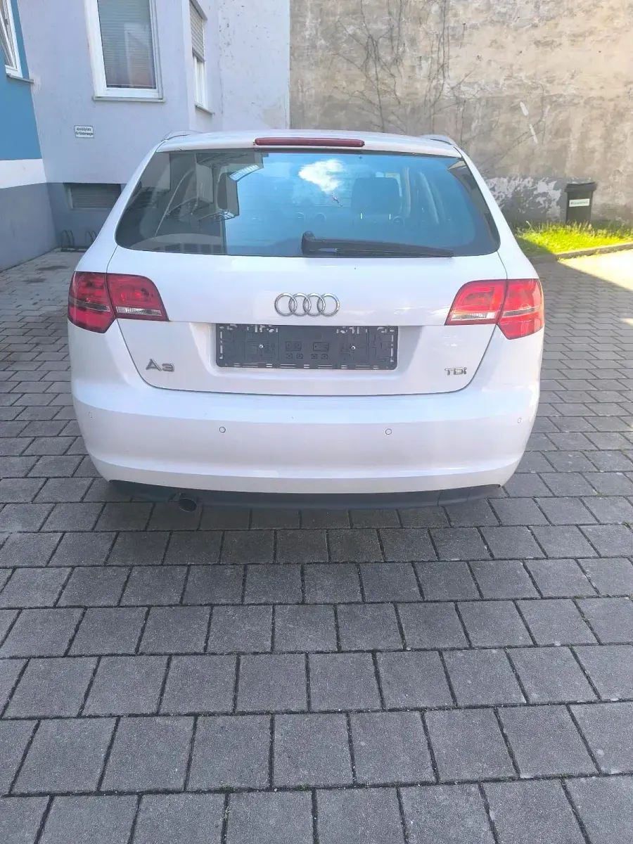Gebraucht Audi A3 105 PS (77 kW) 2013 Weiß Limousine
