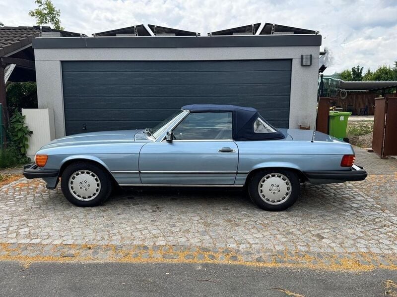 Blau Gebraucht 1987 Mercedes 560 Cabrio | 38.900 € - Bild 1/4
