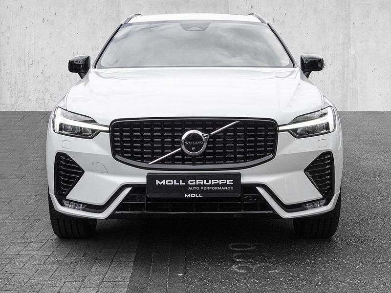 Gebraucht Volvo XC60 Plus 197 PS (144 kW) 2023 Crystal white / metallic SUV