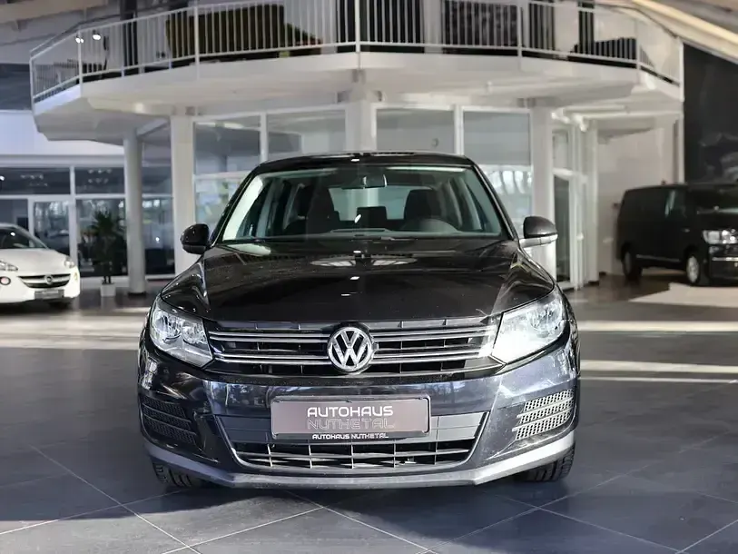 Second-hand VW Tiguan Trendline 122 CP (89 kW) 2014 Negru SUV