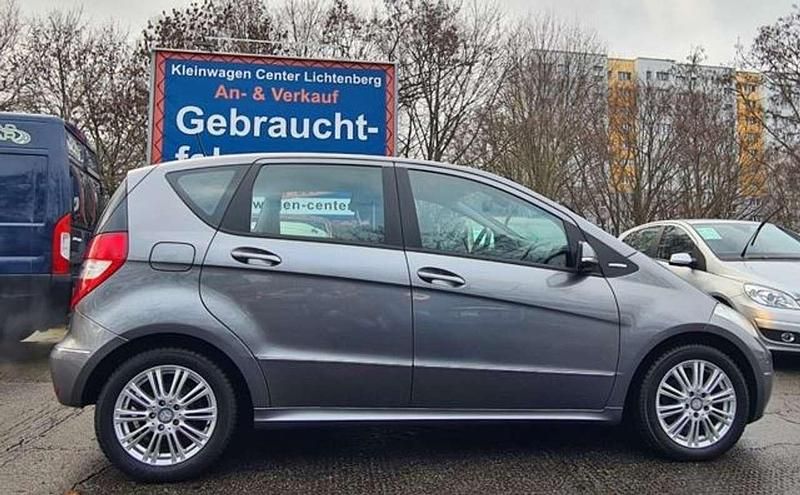 Gebraucht Mercedes A160 Elegance 82 PS (60 kW) 2011 Grau Van / Kleinbus