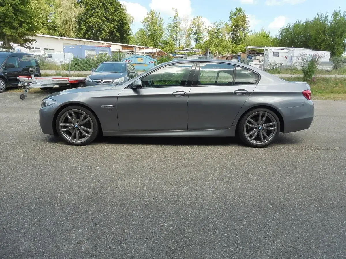 Gebraucht BMW M550 Comfort Edition 381 PS (280 kW) 2015 Grau Limousine