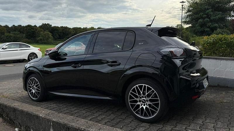 Schwarz Gebraucht 2021 Peugeot 208 GT Kleinwagen | 13.900 € (Guter Preis) - Bild 1/4