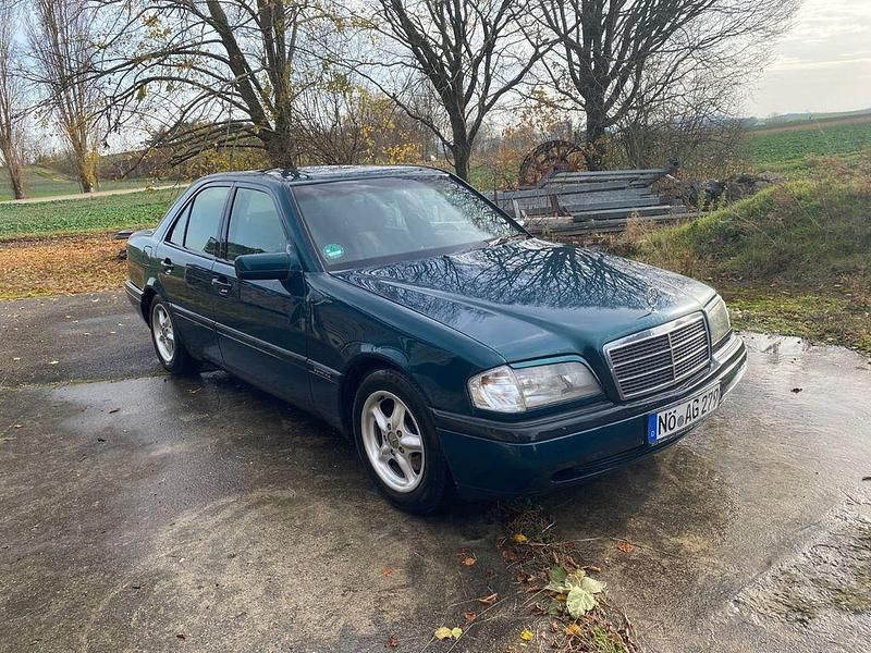Grün Gebraucht 1996 Mercedes C230 Limousine | 1.500 € - Bild 1/4