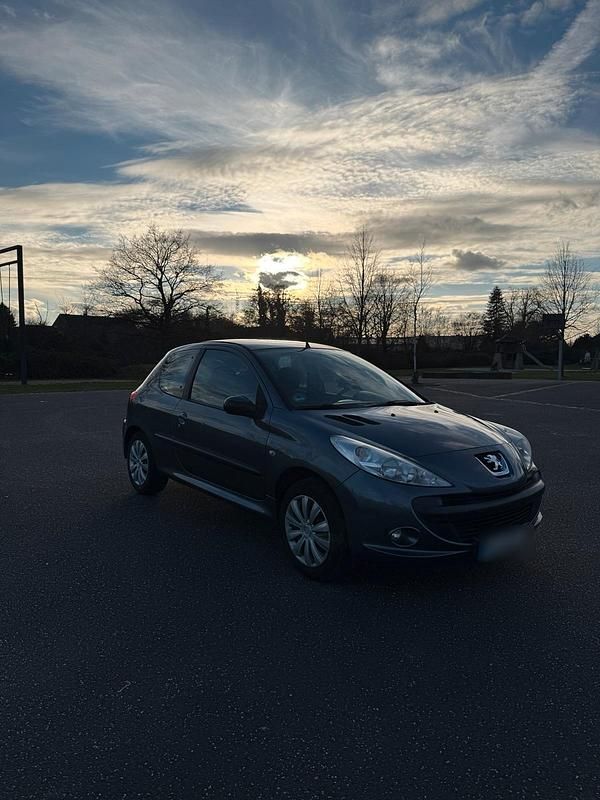 Gebraucht Peugeot 206+ 75 PS (55 kW) 2009 Grau Kleinwagen