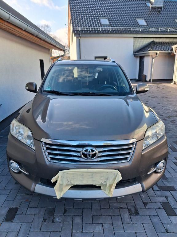 Braun Gebraucht 2012 Toyota RAV4 Life SUV | 9.700 € (Fairer Preis) - Bild 1/4